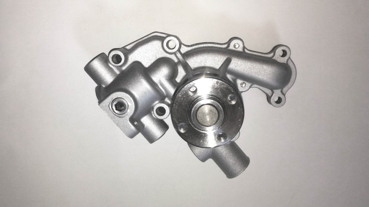 Yanmar 3TNE82 помпа водяной насос