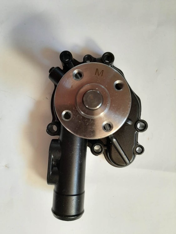 Yanmar 4TNV94 помпа водяной насос